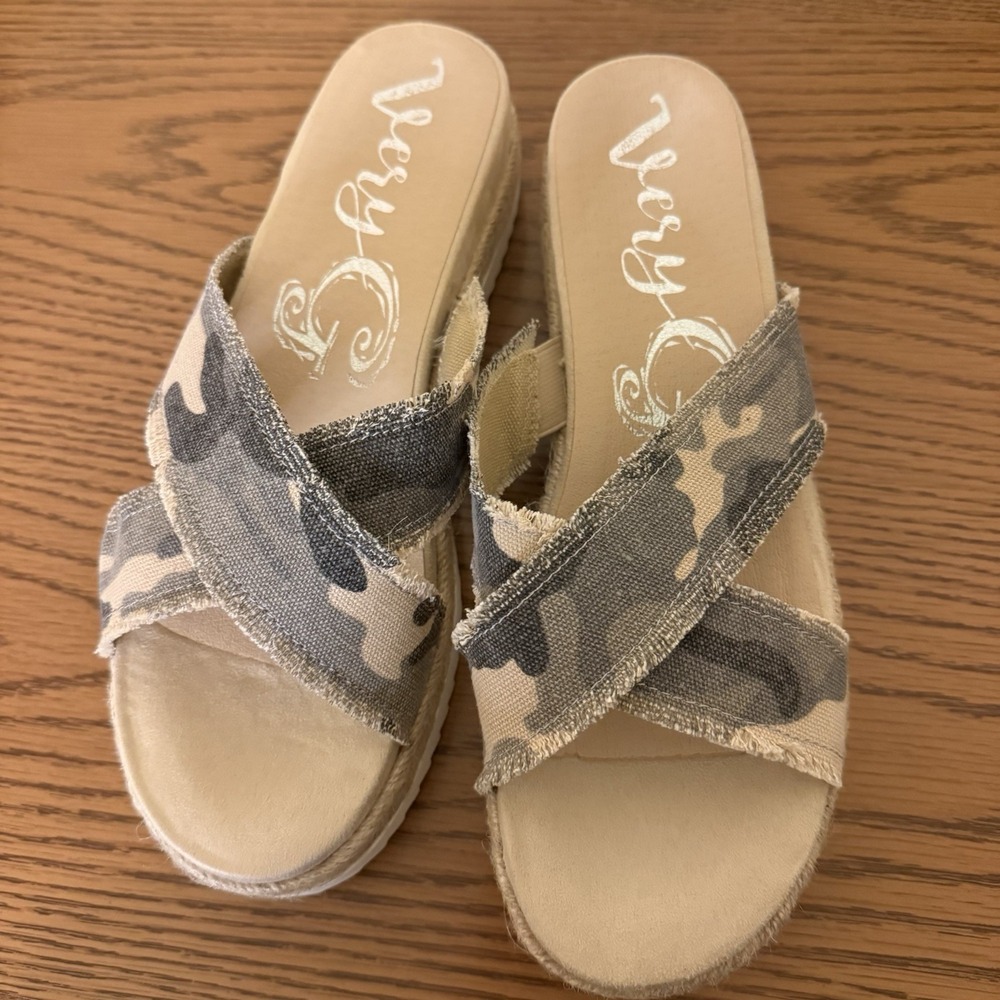 NWT Very G Laney Grey Camo Canvas Espadrille Platform Slide Sandals Size 10 - Picture 2 of 5
